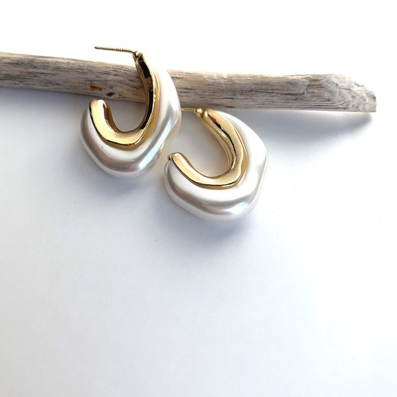 NEW~ Anthropologie Irregular Chunky Pearl Hoop Earrings - Picture 5 of 7